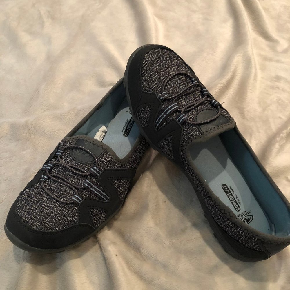 New and comfly slip on tennis shoes